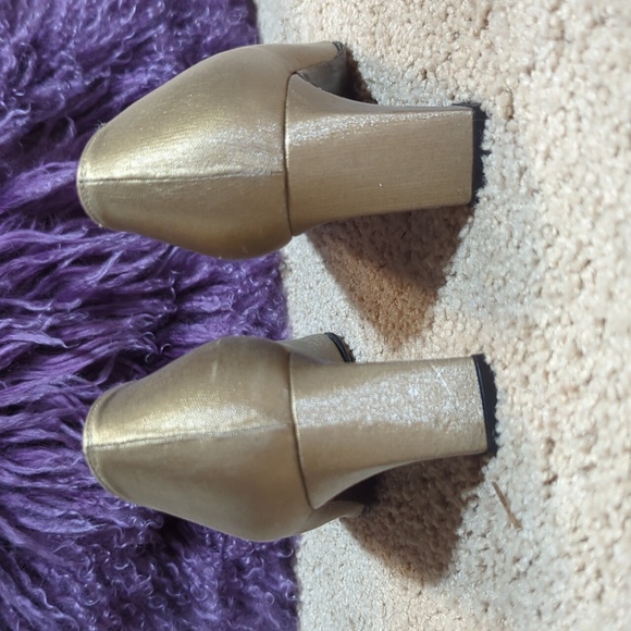 Stuart Weitzman Pumps - Picture 7 of 8